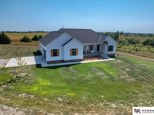 321 Jannie Dr, Palmyra, NE 68418