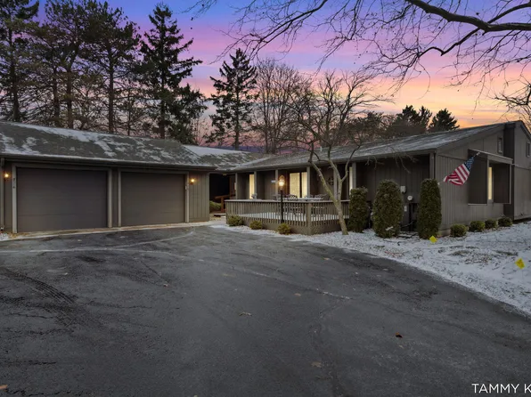 794 Brook Village Ct, Holland, MI 49423