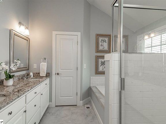 5th image of 111 Melville Ave
