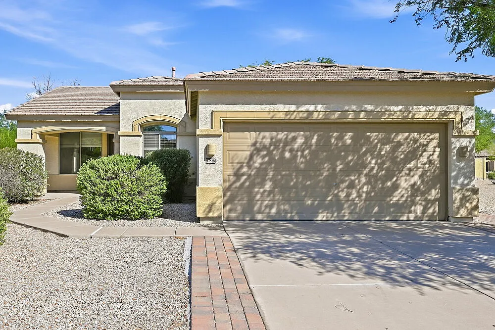 3 bed, 2.0 bath, 1450 sqft, $2,140 — Photo 1