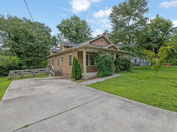 219 1st St, Woodstock, GA 30188