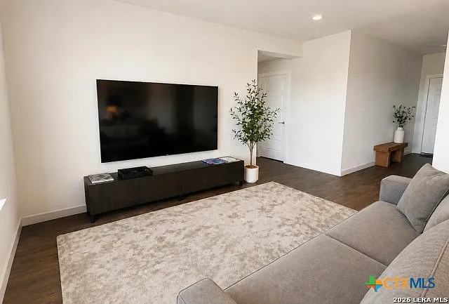 3 bed, 2.0 bath, 1428 sqft, $2,300 — Photo 4