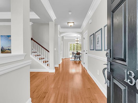 4th image of 136 Mayfield Dr
