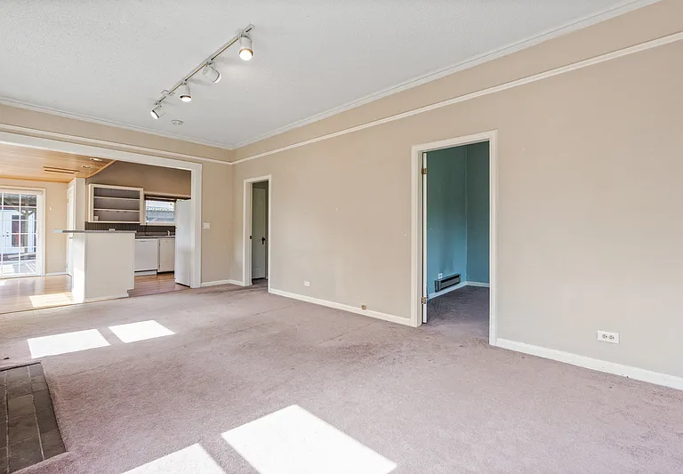 7841 12th Ave NE — Photo 3