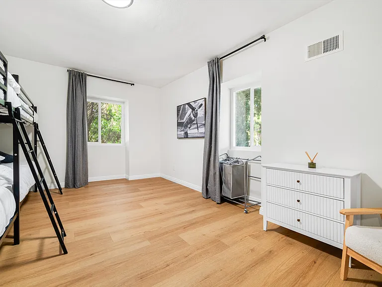 5400 Nagle Ave — Photo 25