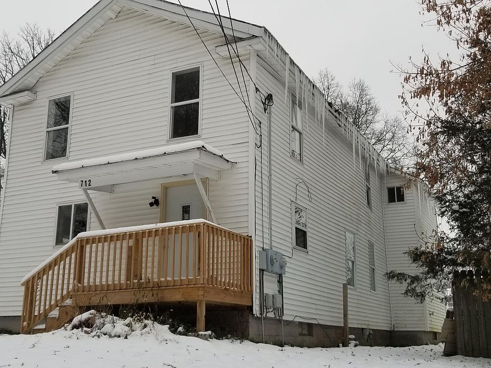 1st image of 712 E Washington St