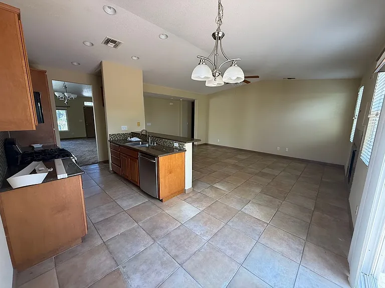 1764 Golden Way — Photo 9