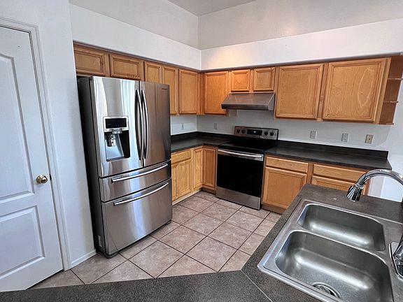 Kitchen with all upgraded appliances