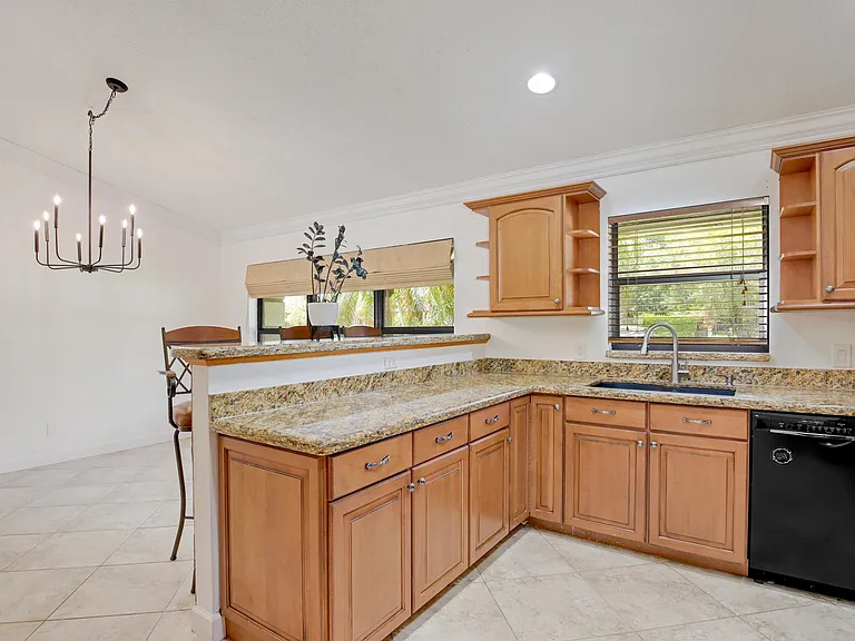 542 Indigo Ave — Photo 13