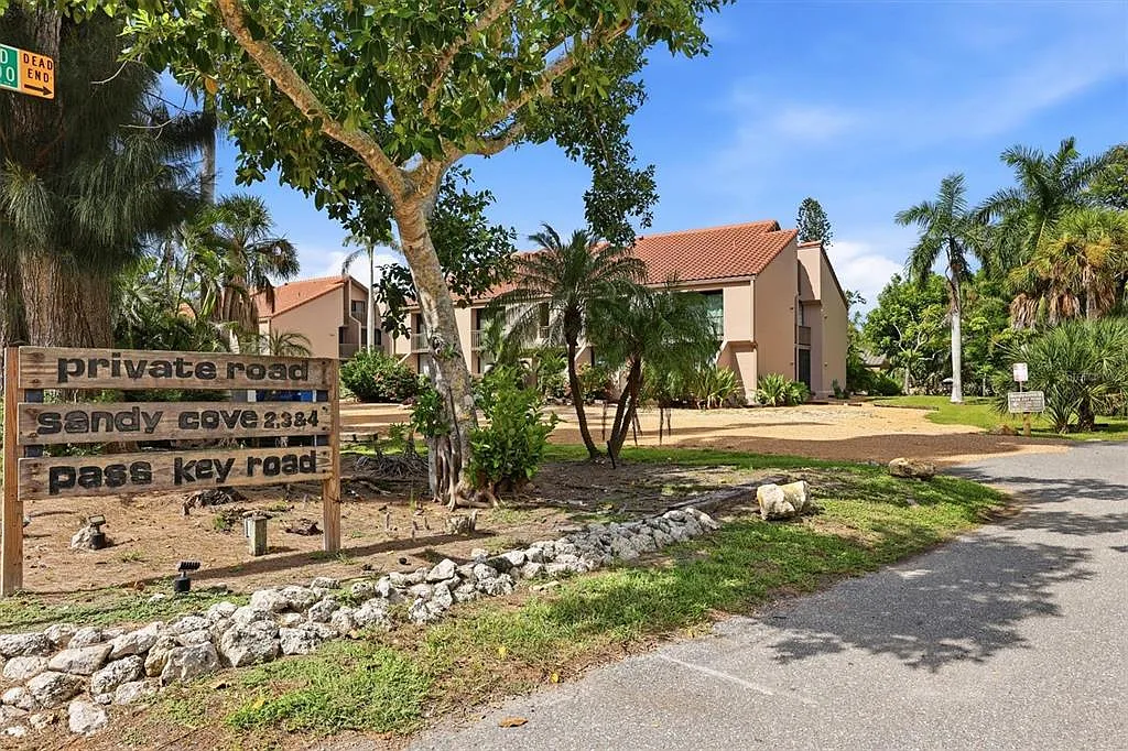 2 bed, 2.0 bath, 998 sqft, $3,800 — Photo 1