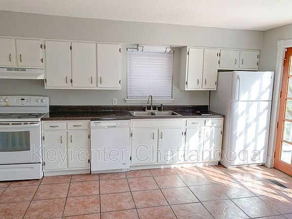 5th image of 4652 Cary Ln #1
