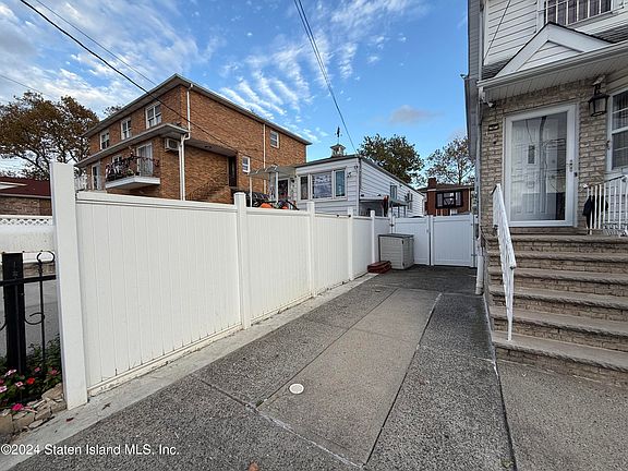 3rd image of 102 Weed Ave