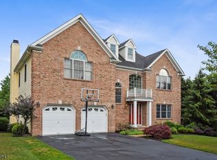 99 Edgemere Rd, Livingston, NJ 07039