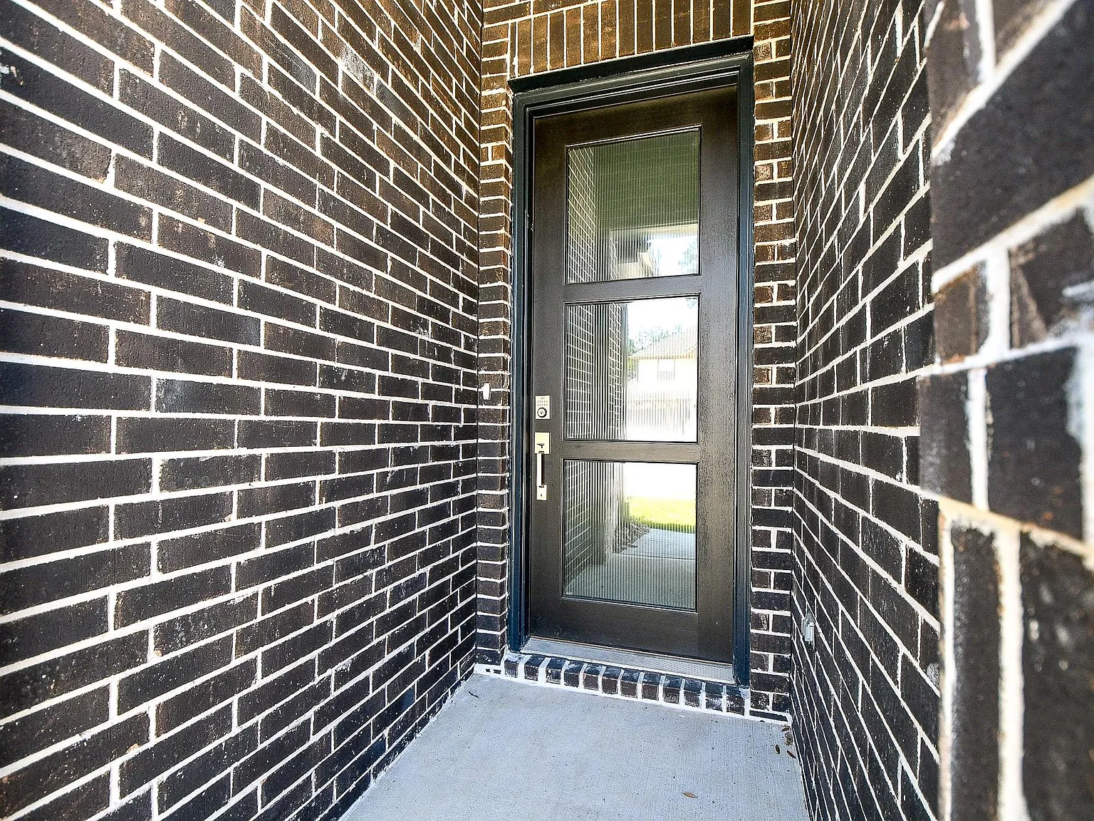 4 bed, 3.0 bath, 2255 sqft, $2,600 — Photo 3