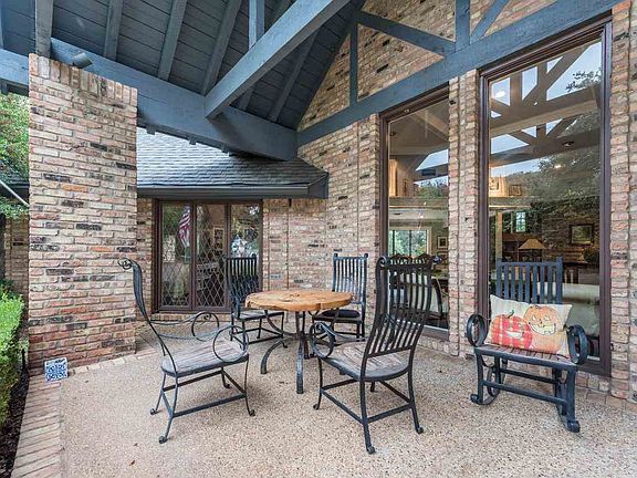 3rd image of 2924 Deerwood Dr