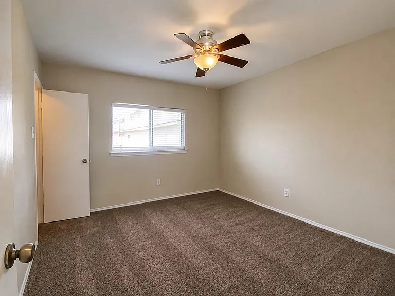 525 Eagles Nest Cv — Photo 38