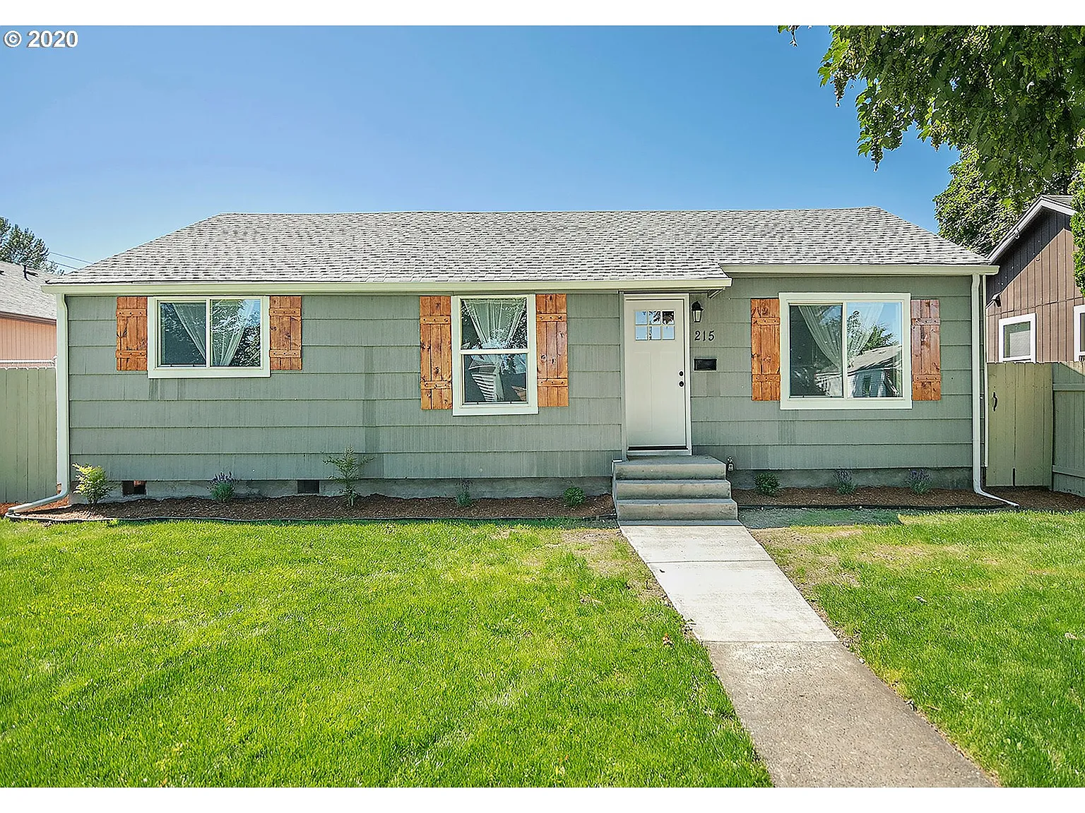 215 20th Ave photo 1