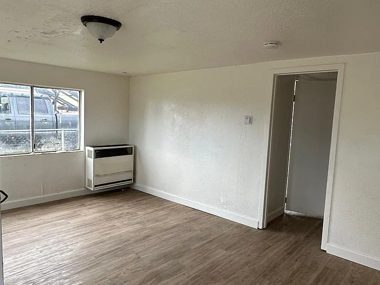 678 N Brundage Ave — Photo 3