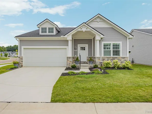 660 Bristol Dr, Chelsea, MI 48118
