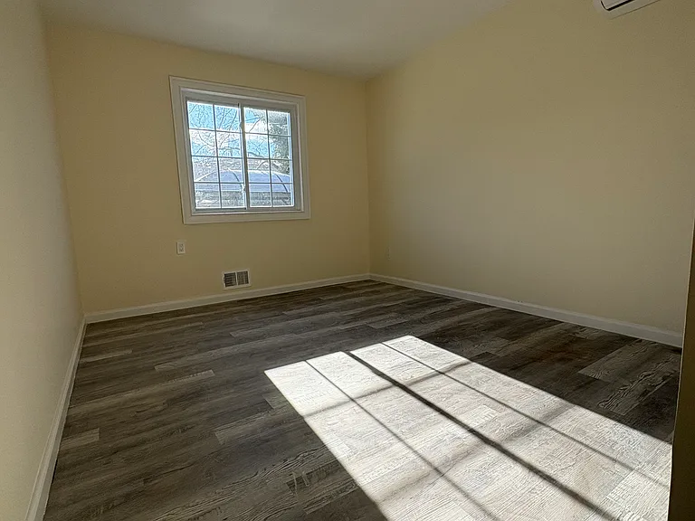 8 Rockville Ave #1 — Photo 9