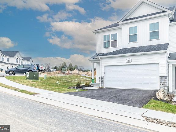 2nd image of 25 Valley Oak Rd