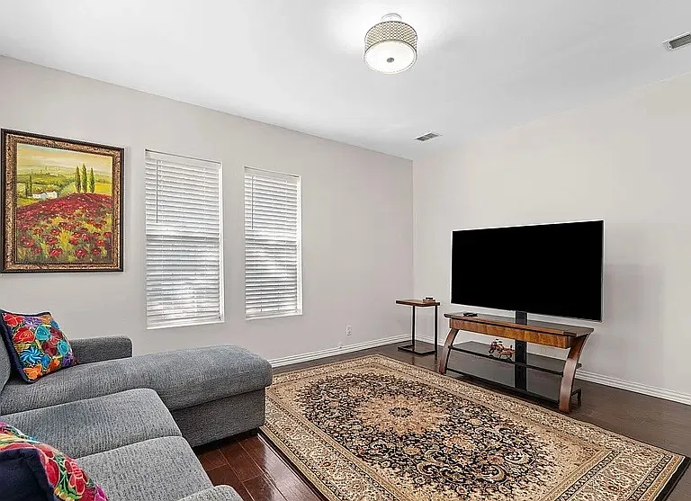 309 E Mistletoe Ave — Photo 11