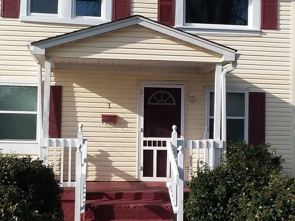 Front of home. 3B is upstairs. Entrance is from exterior stairs on side of the house.