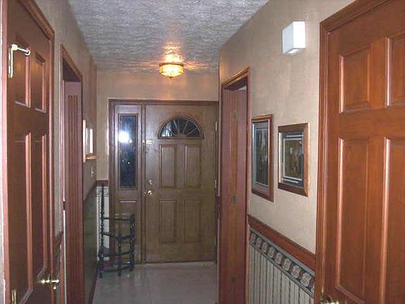3rd image of 1606 E Wilford Ln