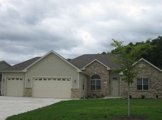 8574 Chaucer Cir E, Bristol, WI 53104