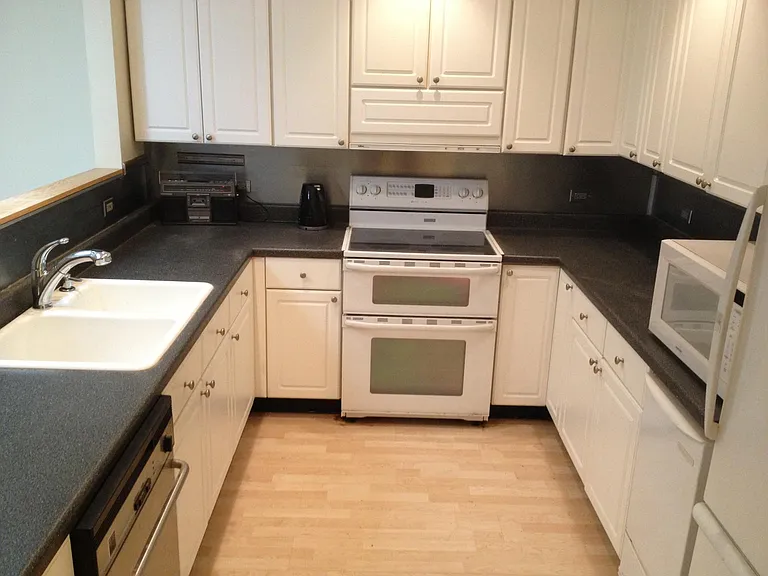 519 N May St #4 — Photo 5