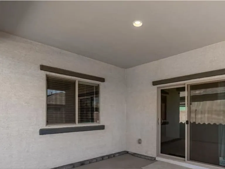 W Yucca Ln — Photo 2