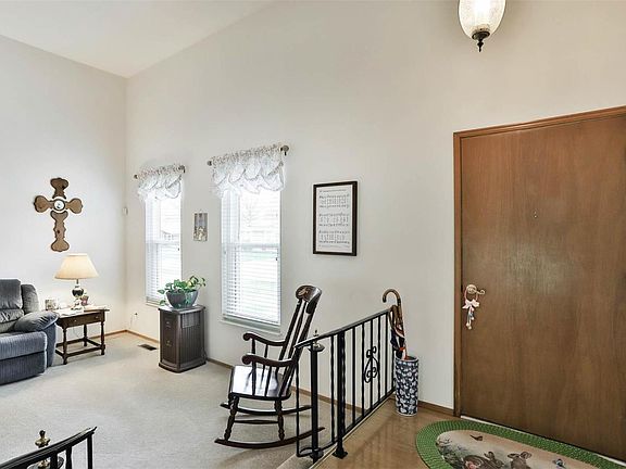 3rd image of 3928 Hirondelle Ln
