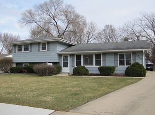 1343 Radcliffe Ln, Schaumburg, IL 60193
