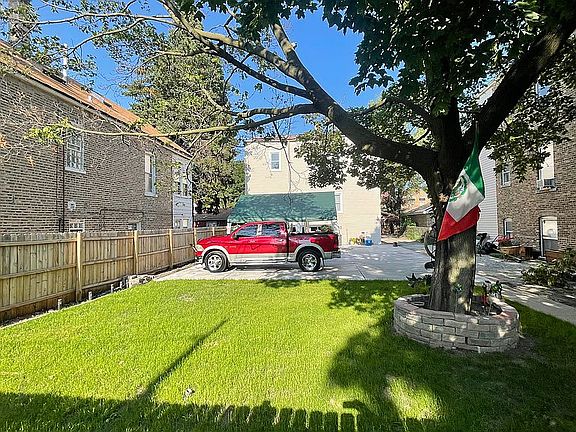 2nd image of 2747 S Avers Ave