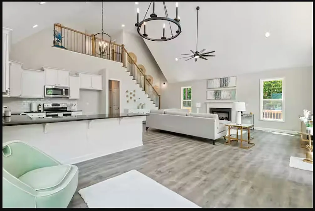 Lake House Sanctuary: Modern Elegance — Photo 4