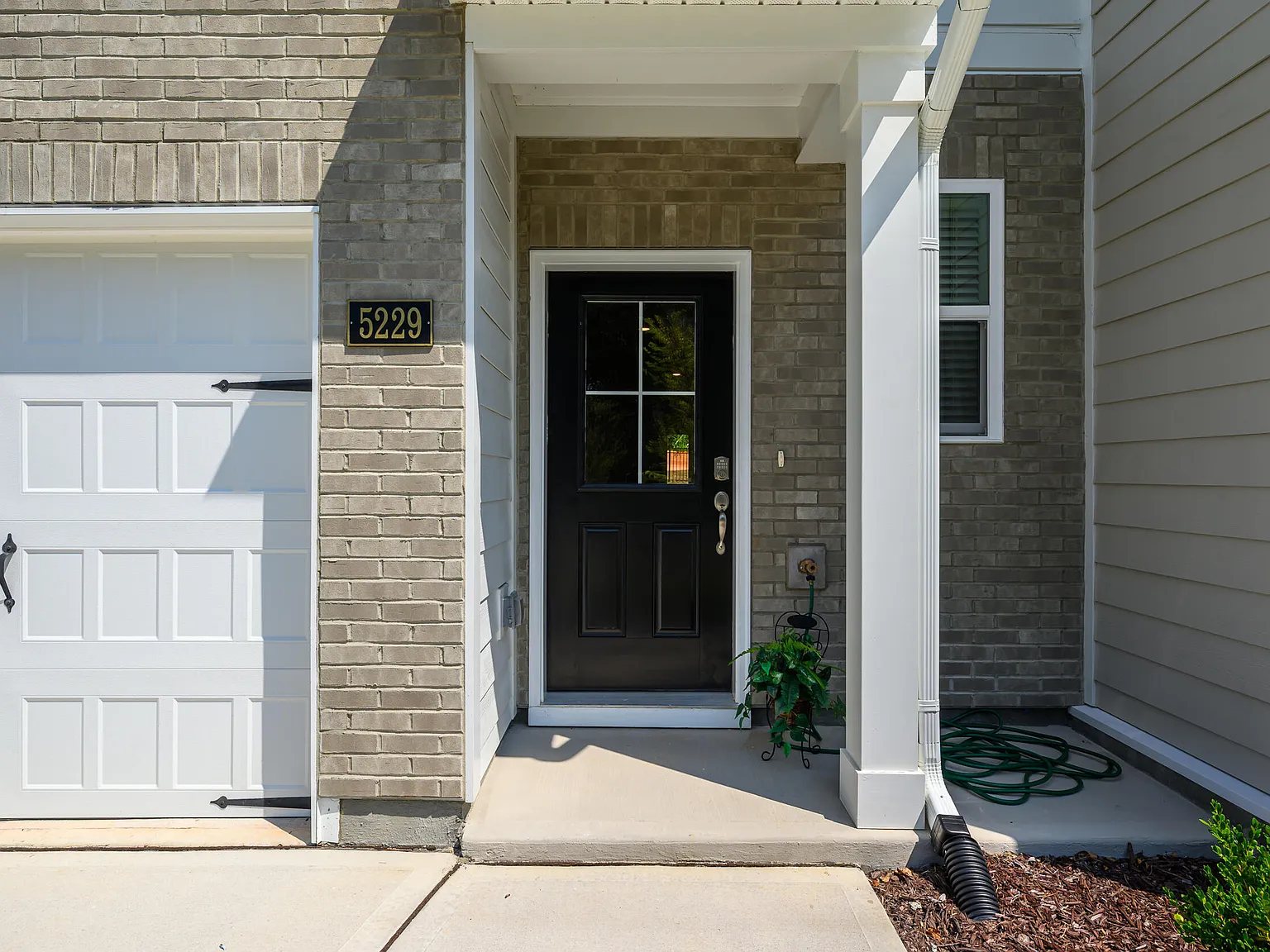 3 bed, 2.5 bath, $1,850 — Photo 3
