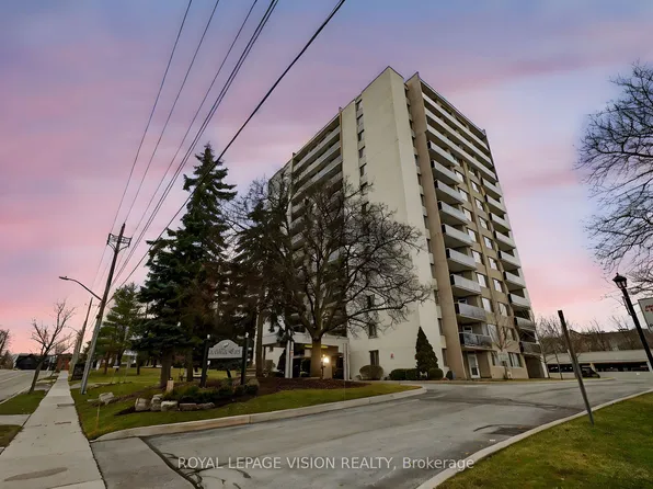 81 Millside Dr #1002, Milton, ON L9T 3X4