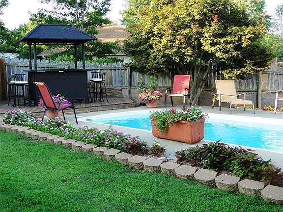 INVITING POOL...Fiberglass with fiber optic lighting.  NO LINER NEEDED!