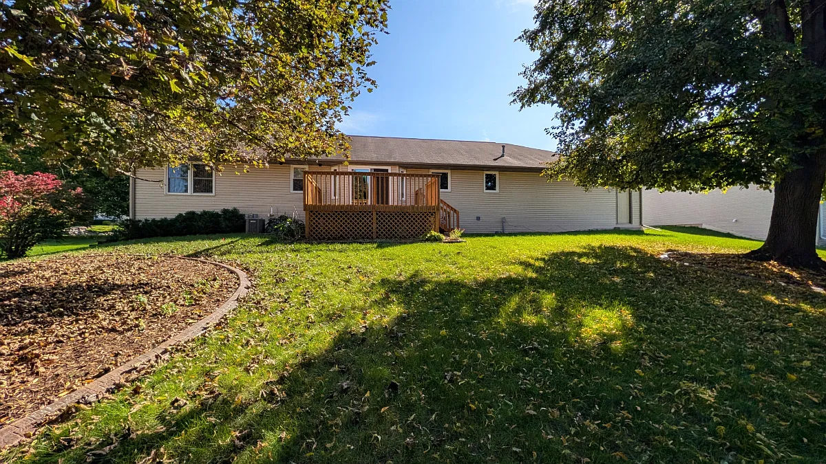 3 bed, 1632 sqft, $2,100 — Photo 2