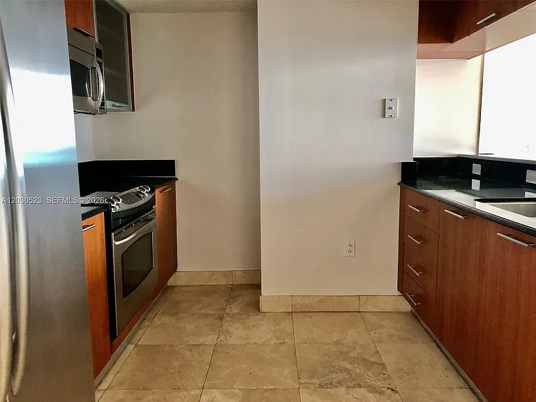 1800 N Bayshore Dr #605 — Photo 6