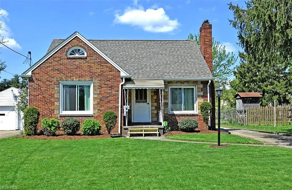 330 Russell Ave photo 1