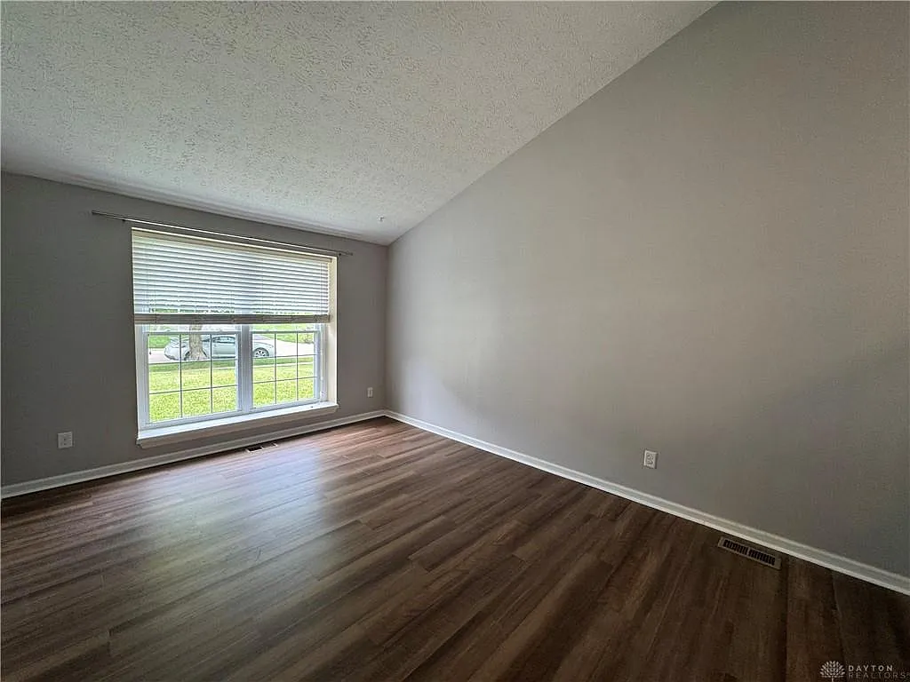 4 bed, 2.5 bath, 1988 sqft, $2,600 — Photo 3