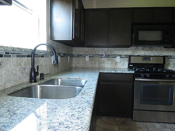 4th image of 1939 Courtside Place Dr
