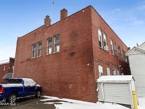 4th image of 605 Main St