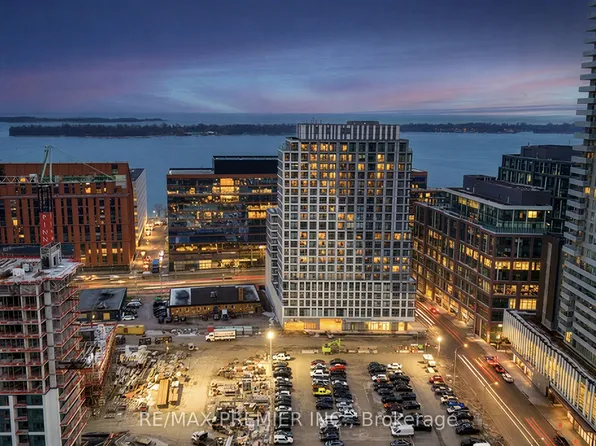 15 Richardson St #332, Toronto, ON M5A 4J9