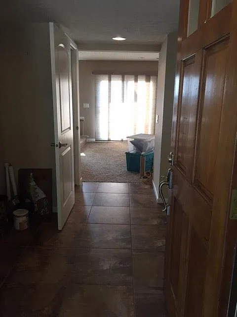 3 bed, 2.5 bath, 2300 sqft, $2,400 — Photo 4