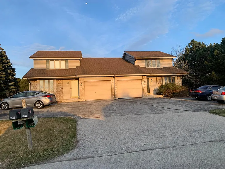 8710 S 11th Ave — Photo 4