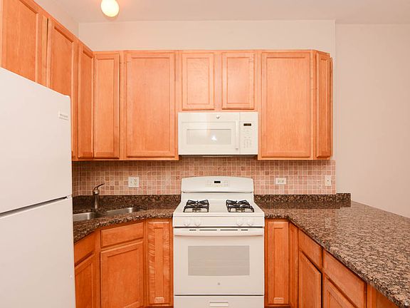 3rd image of 2138 W Chicago Ave APT 1R