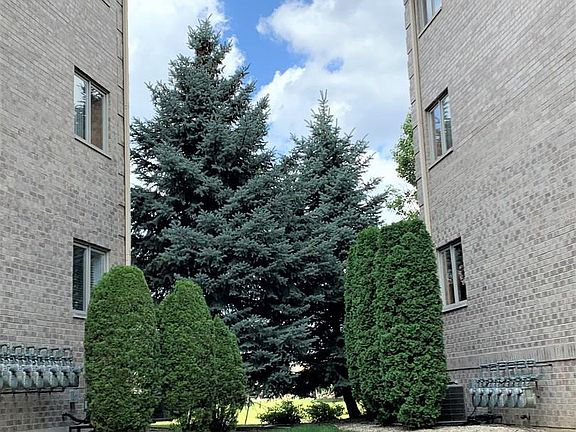 2nd image of 18550 Pine Lake Dr APT 3D