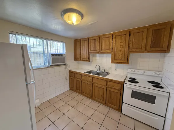 2150 N Franklin St APT 305, Denver, CO 80205
